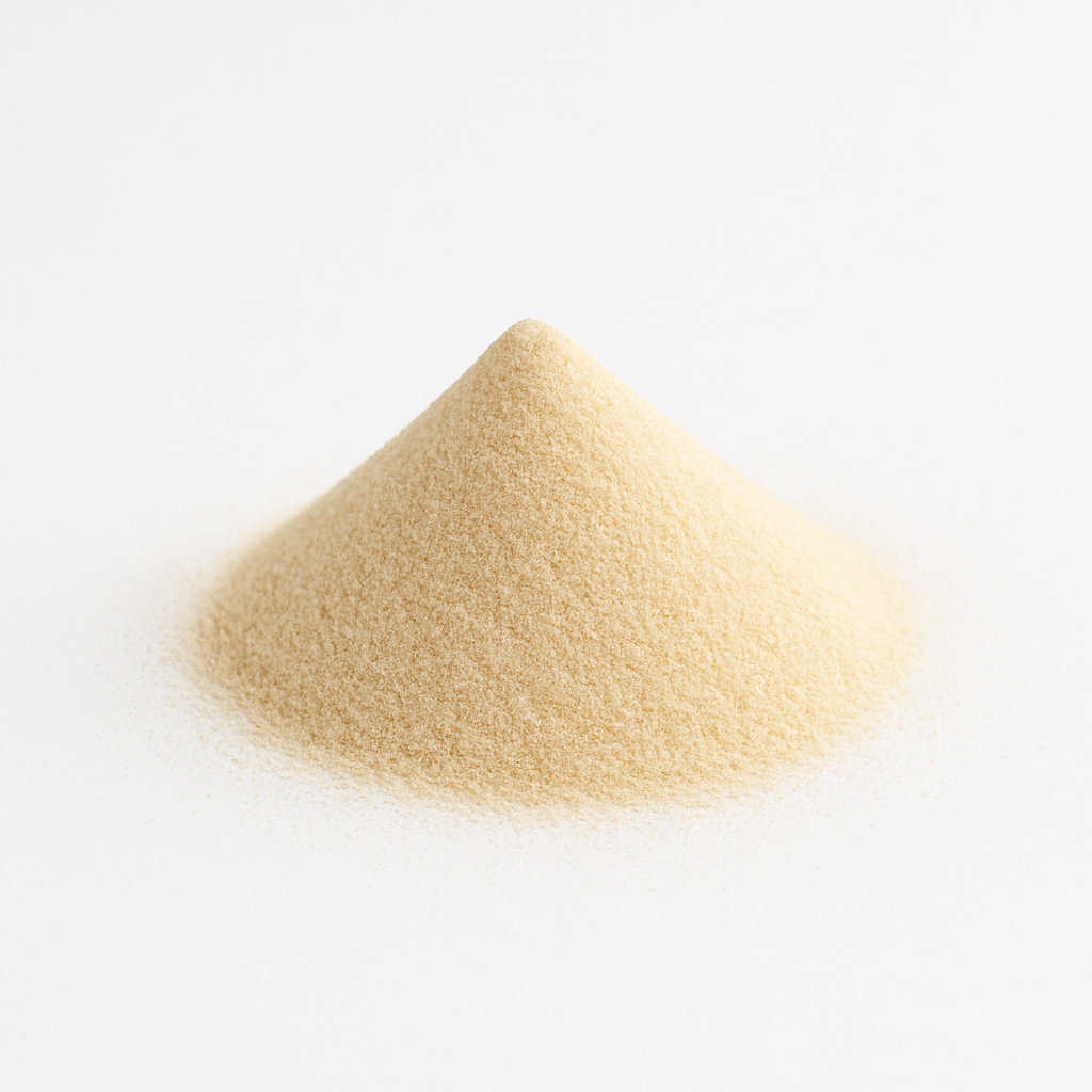 Fruta del monje en polvo 100% pura sobre fondo blanco - edulcorante natural sin calorías ideal para recetas saludables