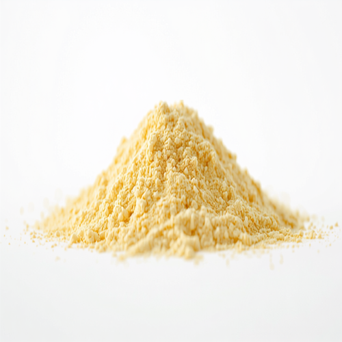 Ácido Alfa Lipoico en polvo amarillo pálido - montaña de polvo sobre fondo blanco