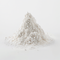 Zinc L-OptiZinc en polvo blanco - montaña de polvo sobre fondo blanco